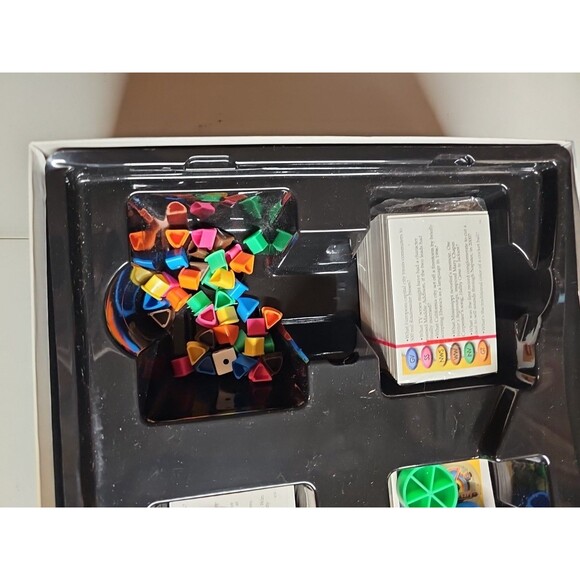 Trivial Pursuit 20th Anniversary Edition Family Board Trivia Game - Complete - Picture 5 of 8